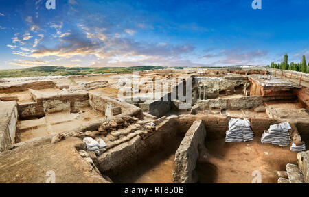 Neolithic wall remains of mud brick houses walls of the north ecavation area, 7500 BC to 5700 BC, Catalyhoyuk Archaeological Site, Çumra, Konya, Turke Stock Photo