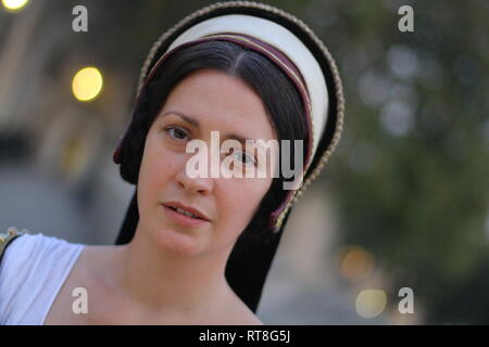 A beautiful but sad dark haired Tudor Woman in authentic Tudor dress looks in to camera- she is lady in waiting to Anne Boleyn Stock Photo