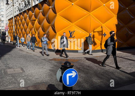Louis vuitton bond street hi-res stock photography and images - Alamy