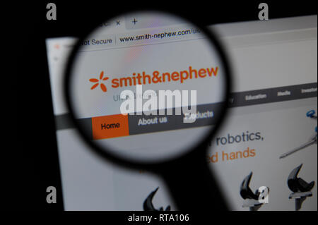 The Smith & Nephew website seen through a magnifying glass Stock Photo