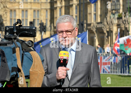 Carsten Lueb - RTL/NTV  reporter in London - reporting from Westminster on Brexit for German TV, Feb 2019 Stock Photo