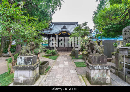 Setagaya, Tokyo, Japan - August 19, 2017: Moriiwao Temple. Awashimado hall devoted to Awashima-sama shinto deity who protects women from illness Stock Photo