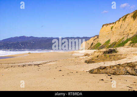 The Pacific Ocean coast and beach in Half Moon Bay, California Stock Photo