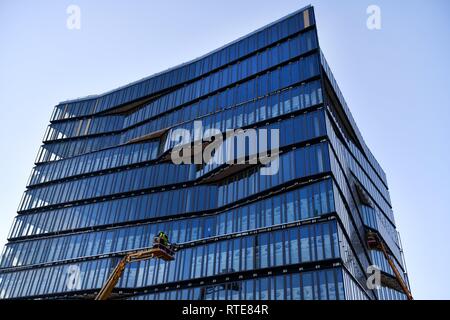 Berlin, Germany. 28th Feb, 2019. Construction site to build a new office and commercial building cube berlin on Washingtonplatz - Rahel-Hirsch-Strasse, Germany, city of Berlin, 28.February 2019. Credit: Frank May | usage worldwide/dpa/Alamy Live News Stock Photo