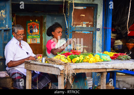 Indian couple flower arranging, Madurai, Tamil Nadu, India Stock Photo