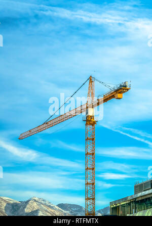 tower-crane-and-building-