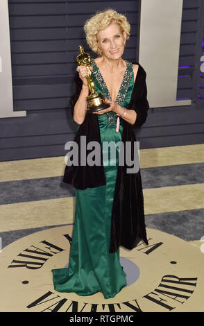 emerald green dress for mother of the bride Zapakasa Women Glitter Dark Green Mother Of Bride Dress Mermaid Round Neck  Wedding Guest Dress With Beaded Cape Sleeves main image 1