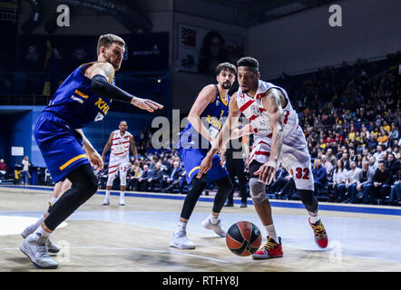 jeff brooks of ax armani olimpia milano saluta fans al forum of