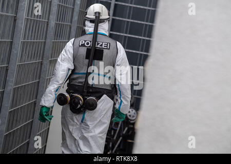Nuremberg, Germany. 02 March 2019, Bavaria, Nürnberg: A forensic scientist from the police in respiratory protective clothing goes to a burnt-out house. Five people died in a fire in a detached house in Nuremberg. Photo: Lino Mirgeler/dpa Credit: dpa picture alliance/Alamy Live News Stock Photo