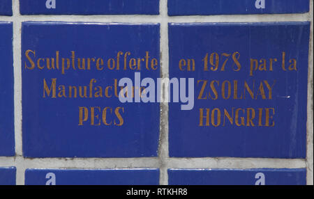 Frankr Aix-en-Provence VASARELY-Museum 60217 Keramik-Stele mit raumillustionistischer Wirkung 1978 von Victor Vasarely ca 10  m hoch ErlŠuterungen Stock Photo