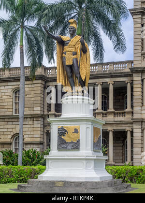 King Kamehameha I Statue, by Thomas Gould, on August 6, 2016 in Honolulu, Hawaii. It is in front of Ali iolani Hale, the Hawaii Supreme Court Building Stock Photo