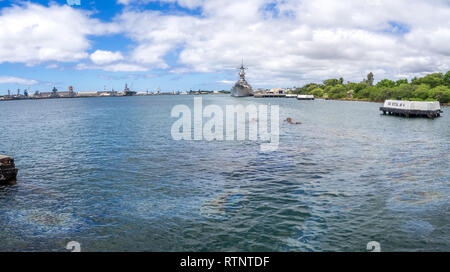 USS Missouri battleship museum and USS Arizona Memorial on August 5, 2016 in Pearl Harbor, USA. Site of the treaty signing ending WWII between the US Stock Photo