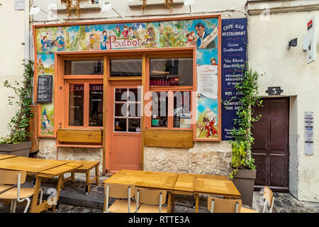 Tables and chairs outside Restaurant Le Poulbot, a tiny restaurant on rue Poulbot , Montmartre,Paris Stock Photo