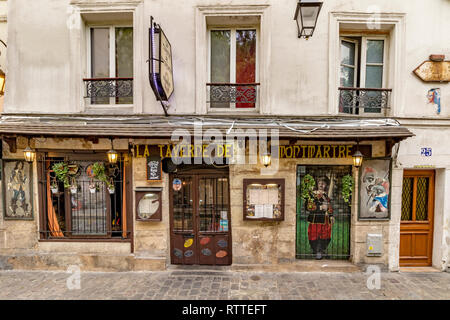 La Taverne De Montmartre restaurant on  Rue Gabrielle , in Montmartre, Paris Stock Photo