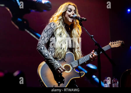 Berlin, Germany. 02nd Mar, 2019. Lindsay Ell, country singer, performs at the C2C: Country to Country Festival in Berlin. Credit: Christoph Soeder/dpa/Alamy Live News