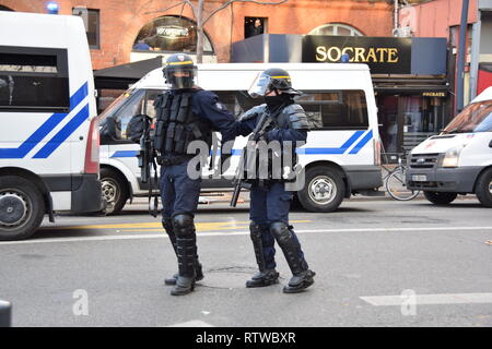 Toulouse, France. 2nd March 2019. The weekly serious clashes occured once more time on March the 2nd 2019  in the streets of Toulouse, France, between riot police units and the yellow vest (gilets jaunes). Police largely used tear gas. A LBD 40 rifle and a multi-shot rifle Penn Arms in action. Credit: Corentin LE GALL/Alamy Live News Stock Photo