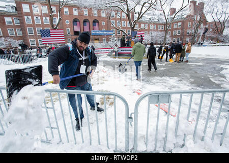 Brooklyn, New York, USA. 02nd Mar, 2019. Brooklyn, NY - 2 March 2019. Volunteers clear snow from part of the quadrangle prior to Bernie Sanders' first rally for the 2020 presidential primary at Brooklyn College. Credit: Ed Lefkowicz/Alamy Live News Stock Photo