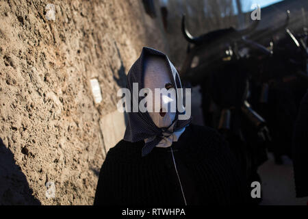 Luzon, Guadalajara, Spain. 2nd Mar, 2019. A Reveller dress with a white mask knows as 'Mascaritas' is seen during the Devils of Luzon Carnival. Hundreds of people turn out to celebrate the ancient tradition of the Festival of Devils and Masked Figures. People dress like devils with bull horns, cowbells and paint thei body with black oil and soot. Revellers wear white masks. The tradition goes back to the 14th century. Credit: Bruno Thevenin/SOPA Images/ZUMA Wire/Alamy Live News Stock Photo