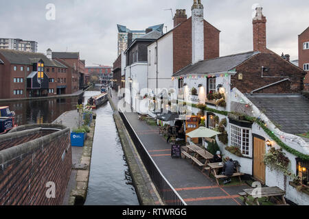 Canalside pub on towpath of Gas Street Basin area of Worcester and Birmingham Canal, Birmingham, England, GB, UK. Stock Photo