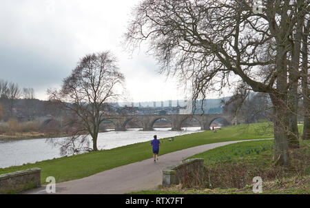 BRIDGE OF DEE A90 ROAD OVER RIVER DEE ABERDEEN SCOTLAND WITH JOGGERS ON THE FOOTPATHS Stock Photo