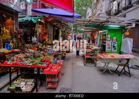 China, Hong Kong, Hong Kong Island, Soho in Hollywood road, antique shop in Cat Street Stock Photo