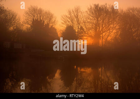 Sunrise on the River Soar at Zouch, on the Nottinghamshire Leicestershire Border, England UK Stock Photo