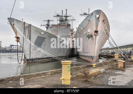 decommissioned ships at The Navy Yard, formerly the Philadelphia Naval Shipyard Stock Photo