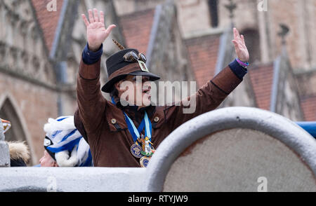 Braunschweig, Germany. 03rd Mar, 2019. Ulrich Markurth, mayor of Braunschweig, cheers as a participant of the 'Schoduvel' in the city centre of Braunschweig. The 'Schoduvel' carnival parade, which is more than six kilometres long, is considered one of the largest parades in northern Germany. Credit: Peter Steffen/dpa/Alamy Live News Stock Photo