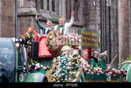 Braunschweig, Germany. 03rd Mar, 2019. Various motif cars drive through the city centre of Braunschweig at the so-called 'Schoduvel'. The 'Schoduvel' carnival parade, which is more than six kilometres long, is considered one of the largest parades in northern Germany. Credit: Peter Steffen/dpa/Alamy Live News Stock Photo