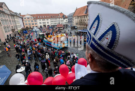 Braunschweig, Germany. 03rd Mar, 2019. Various motif cars drive through the city centre of Braunschweig at the so-called 'Schoduvel'. The 'Schoduvel' carnival parade, which is more than six kilometres long, is considered one of the largest parades in northern Germany. Credit: Peter Steffen/dpa/Alamy Live News Stock Photo