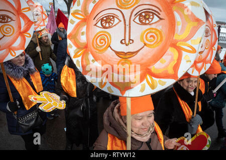 Yaroslavl, Russia. 3rd  March, 2019: People celebrate Maslenitsa by carnival procession in the center of Yaroslavl city in Russia. Maslenitsa  is Russian Sun Festival that celebrates the end of winter and marks the arrival of spring Credit: Nikolay Vinokurov/Alamy Live News Stock Photo