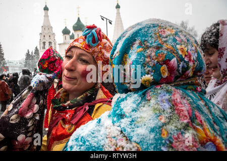 Yaroslavl, Russia. 3rd  March, 2019: People celebrate Maslenitsa by carnival procession in the center of Yaroslavl city in Russia. Maslenitsa  is Russian Sun Festival that celebrates the end of winter and marks the arrival of spring Credit: Nikolay Vinokurov/Alamy Live News Stock Photo