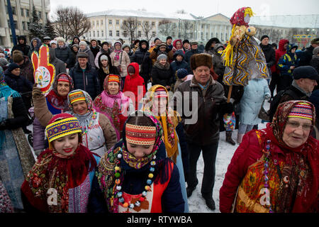 Yaroslavl, Russia. 3rd  March, 2019: People celebrate Maslenitsa by carnival procession in the center of Yaroslavl city in Russia. Maslenitsa  is Russian Sun Festival that celebrates the end of winter and marks the arrival of spring Credit: Nikolay Vinokurov/Alamy Live News Stock Photo