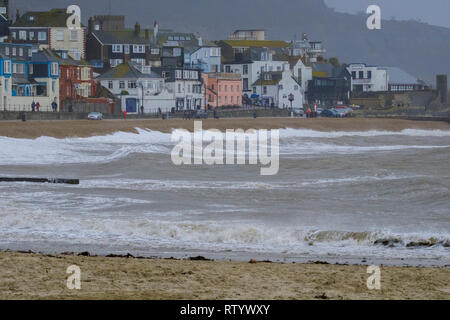 Lyme Regis, UK. 3rd March, 2019. Huge waves from Storm Freya batter Lyme regis sea front.Met Office has issued a yellow warning for much of the southwest UK Wind gusting to of over 60mph expect causing disruption and damage. Credit: PaulChambers /Alamy Live News Stock Photo