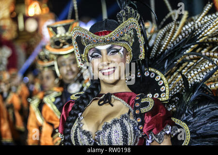Sao Paulo, Brazil. 3rd Mar, 2019. A reveller from a samba school performs during the carnival parade in Sao Paulo, Brazil, March 3, 2019. Credit: Rahel Patrasso/Xinhua/Alamy Live News Stock Photo