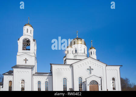 Eastern orthodox crosses on gold domes (cupolas) againts blue sky - Church, Khimki, Russia. Stock Photo