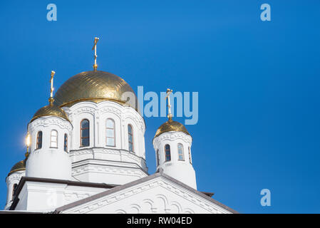 Eastern orthodox crosses on gold domes (cupolas) againts blue sky - Church, Khimki, Russia. Stock Photo