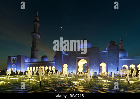 ABU DHABI, UAE, JANUARY 10, 2019: Fountain near The Sheikh Zayed Grand Mosque in the evening Stock Photo