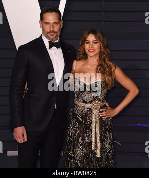 BEVERLY HILLS, CALIFORNIA - FEBRUARY 24: Joe Manganiello and Sofia Vergara attend 2019 Vanity Fair Oscar Party at Wallis Annenberg Center for the Perf Stock Photo