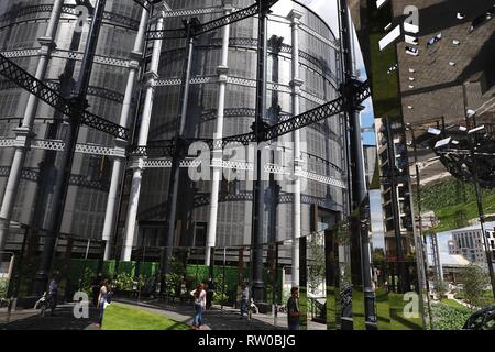 Victorian gas holder encloses new park in King's Cross, London Stock Photo