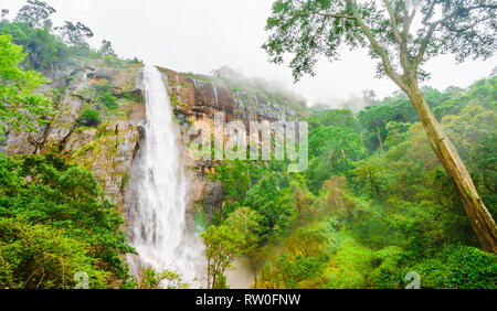 Diyaluma water fall Sri lanka located betwenn Wellawaya and Haputale Stock Photo