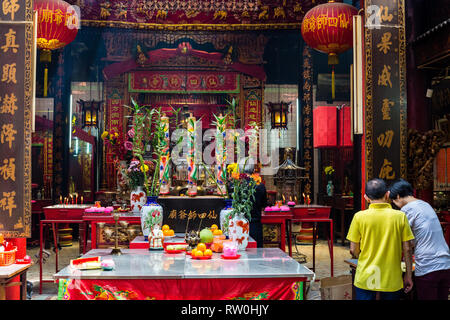 Sin Sze Si Ya Taoist Temple Offerings, Chinatown, Kuala Lumpur, Malaysia.  Oldest Taoist temple in Kuala Lumpur (1864). Stock Photo