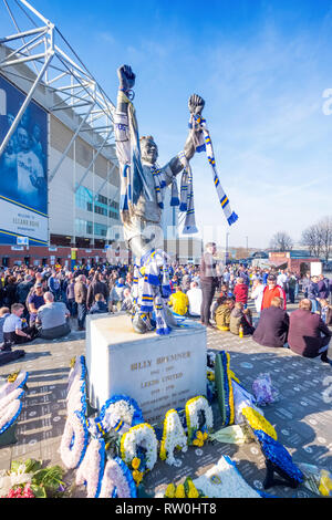 Statue of former player Billy Bremner outside Leeds United's Elland Road stadium on a matchday Stock Photo