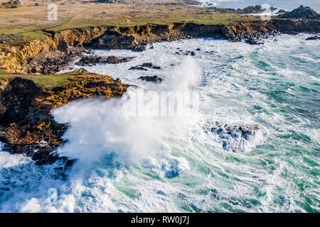 The cold waters of the Pacific Ocean, crashing against the rocky coastline in Sonoma, California, USA, Pacific Ocean Stock Photo