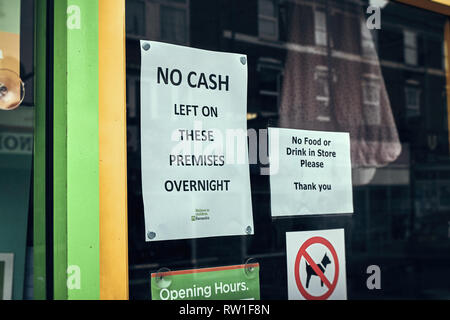 Harwich & Dovercourt, Essex, ENGLAND - March 3, 2019: Close up of a printed No Cash Left sign in a window of Barnardo's charity shop in Harwich High S Stock Photo
