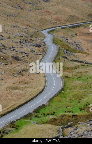 Lonely and empty road through the Pass of Llanberis, Snowdonia, North Wales Stock Photo