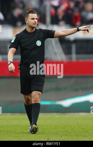 02 March 2019, Bavaria, Nürnberg: Soccer: Bundesliga, 1st FC Nuremberg - RB Leipzig, 24th matchday in Max Morlock Stadium. The referee Daniel Schlager. Photo: Daniel Karmann/dpa - IMPORTANT NOTE: In accordance with the requirements of the DFL Deutsche Fußball Liga or the DFB Deutscher Fußball-Bund, it is prohibited to use or have used photographs taken in the stadium and/or the match in the form of sequence images and/or video-like photo sequences. Stock Photo