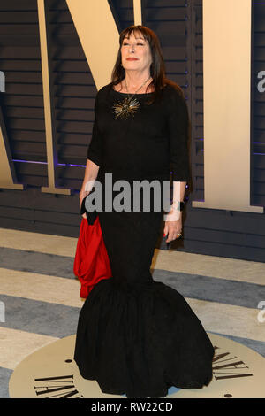 Beverly Hills, CA, USA. 24th Feb, 2019. LOS ANGELES - FEB 24: Anjelica Huston at the 2019 Vanity Fair Oscar Party on the Wallis Annenberg Center for the Performing Arts on February 24, 2019 in Beverly Hills, CA Credit: Kay Blake/ZUMA Wire/Alamy Live News Stock Photo