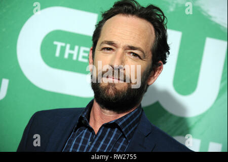 ***FILE PHOTO*** LUKE PERRY DEAD AT 52 NEW YORK, NY - MAY 19: Phoebe Tonkin of the series 'The Originals' attends The CW Network's 2016 New York Upfront at The London Hotel on May 19, 2016 in New York City.   People:  Luke Perry Credit: Hoo-Me.com / MediaPunch Stock Photo