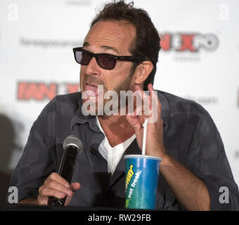 Actor LUKE PERRY (11 October 1966 - 4 March 2019) best known for his roles on TV shows 'Beverly Hills 90210' and 'Riverdale', died on Monday at the age of 52 after suffering a massive stroke last week. PICTURED: Aug. 23, 2013 - Toronto, Ontario, Canada - Beverly Hills 90210 star LUKE PERRY reconnect at Fan Expo. Credit: Baden Roth/ZUMAPRESS.com/Alamy Live News Stock Photo